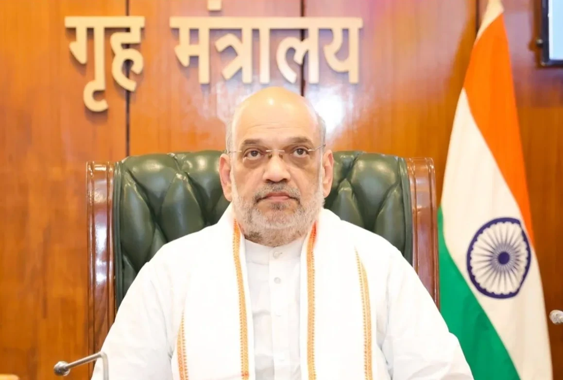केंद्रीय गृहमंत्री अमित शाह छत्तीसगढ़ के दौरे पर रायपुर पहुंचे, राष्ट्रपति पुलिस कलर्स अवार्ड परेड में हिस्सा लेंगे।