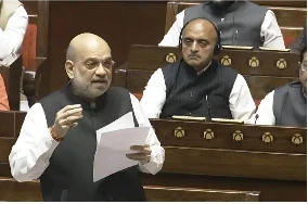 Amit Shah: संसद का शीतकालीन सत्र में संविधान के 75 वर्ष पूरे होने पर लोकसभा और राज्यसभा में चर्चा का आयोजन किया गया। जिसको लेकर