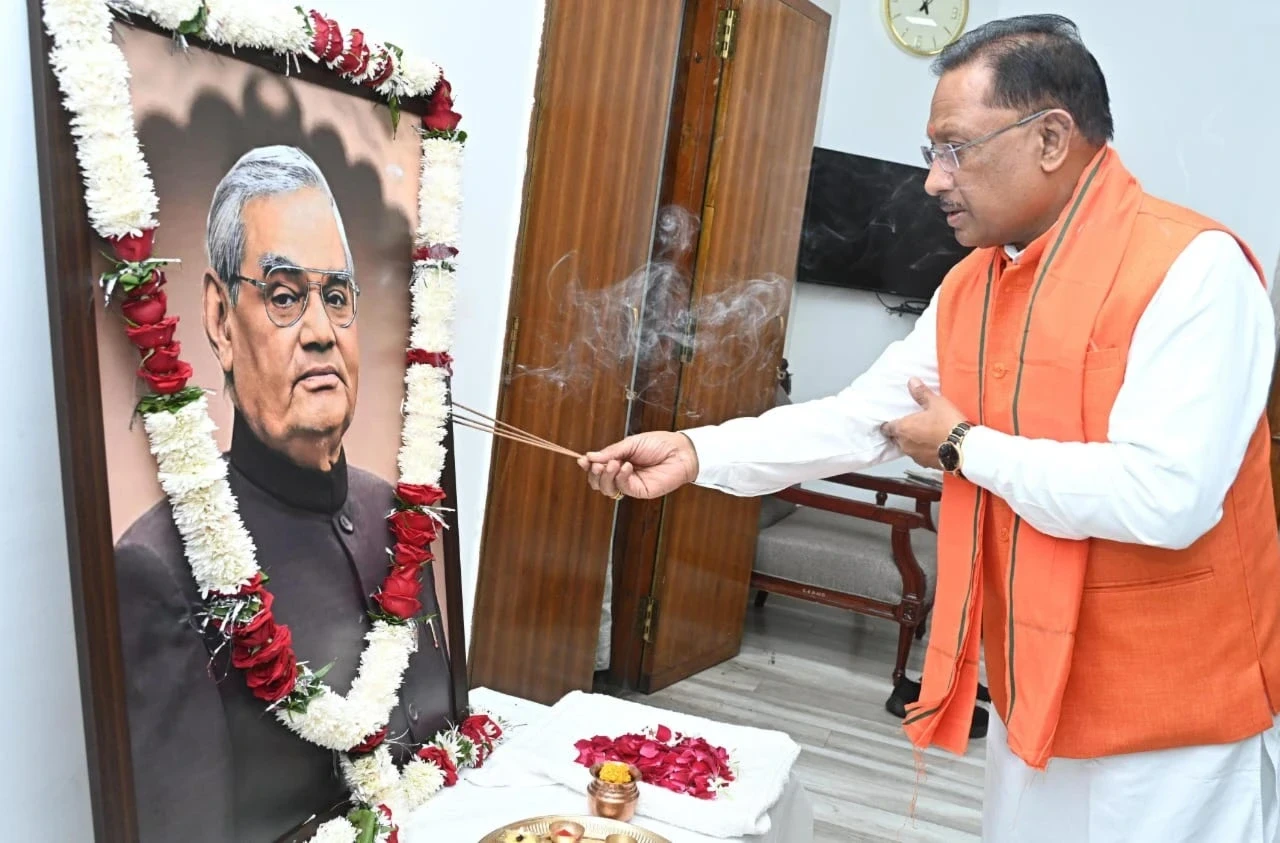 मुख्यमंत्री विष्णुदेव साय, पूर्व प्रधानमंत्री अटल बिहारी वाजपेयी
