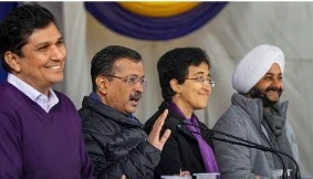 Arvind Kejriwal: दिल्ली के पूर्व सीएम और आम आदमी पार्टी के मुखिया अरविंद केजरीवाल ने मंदिरों के पुजारियों और गुरुद्वारों के ग्रंथियों के लिए पुजारी और ग्रंथी सम्मान