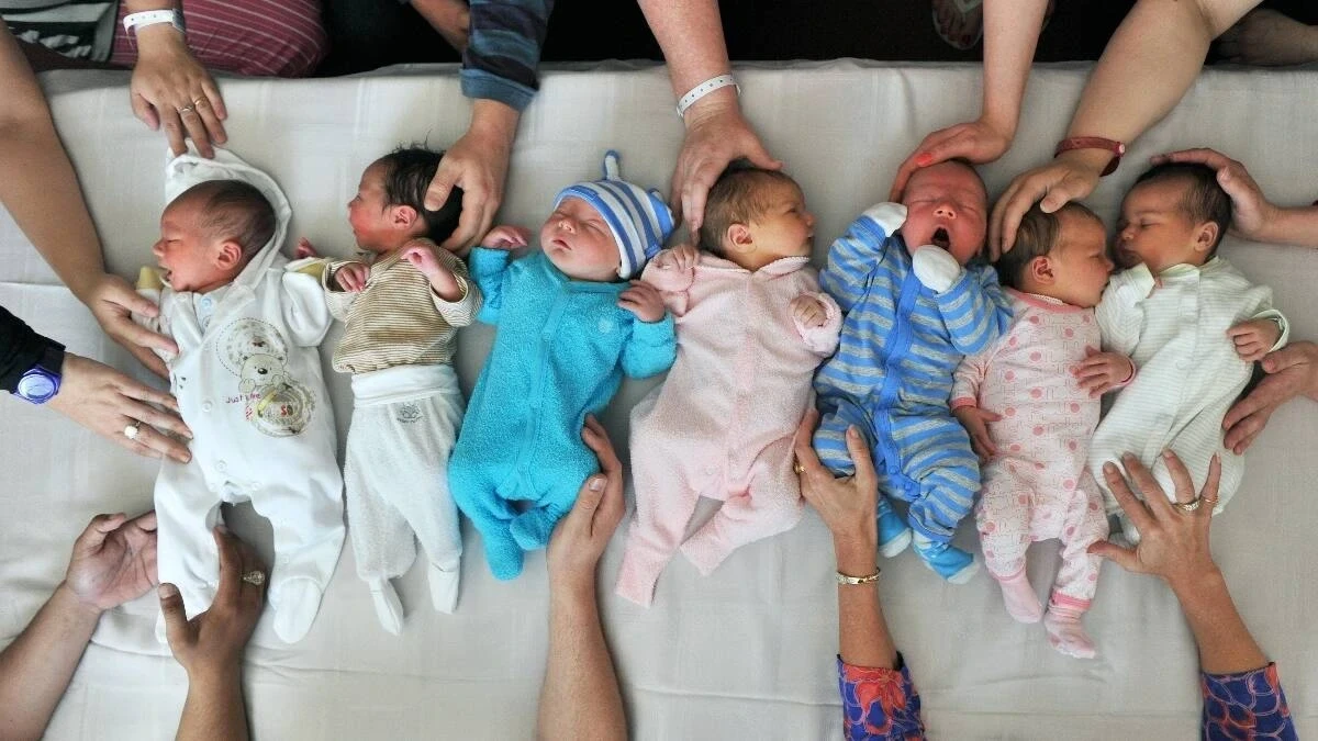 130 babies were born in Raipur as 130 families welcomed the New Year, with the health department on alert to ensure safe deliveries across 8 health centers, including Ambedkar Hospital.