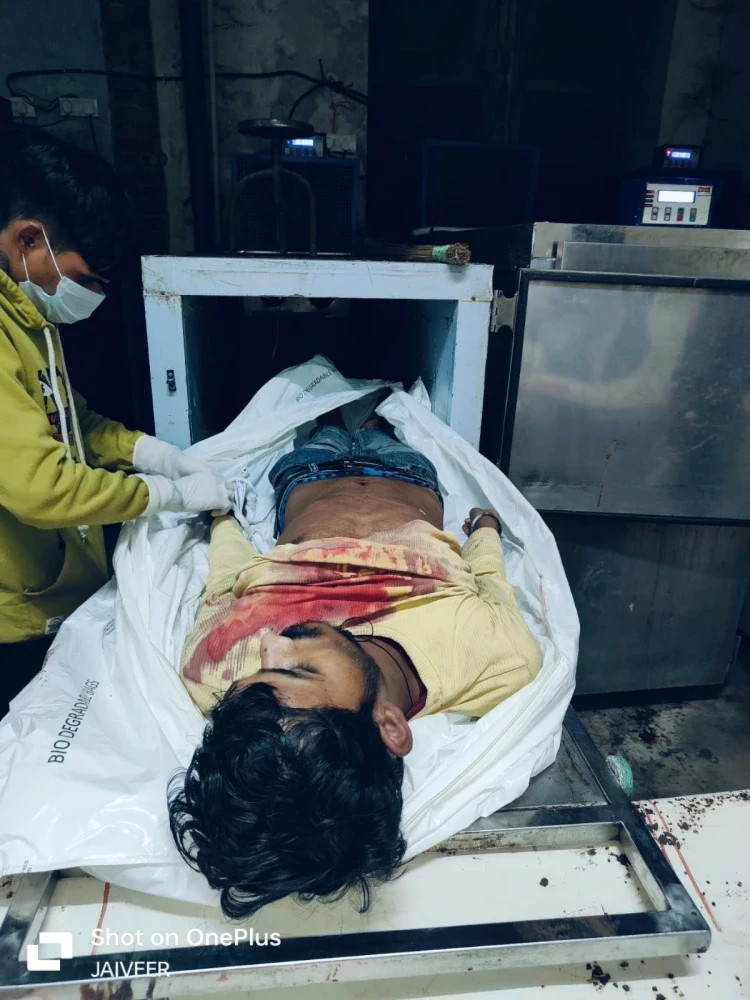 चाकू घोंपकर युवक की हत्या