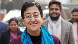 Delhi Assembly Elections: दिल्ली की मुख्यमंत्री आतिशी आज कालकाजी विधानसभा क्षेत्र से नामांकन पत्र दाखिल करेंगी। नामांकन पत्र दाखिल करने से पहले कालकाजी मंदिर पहुंच