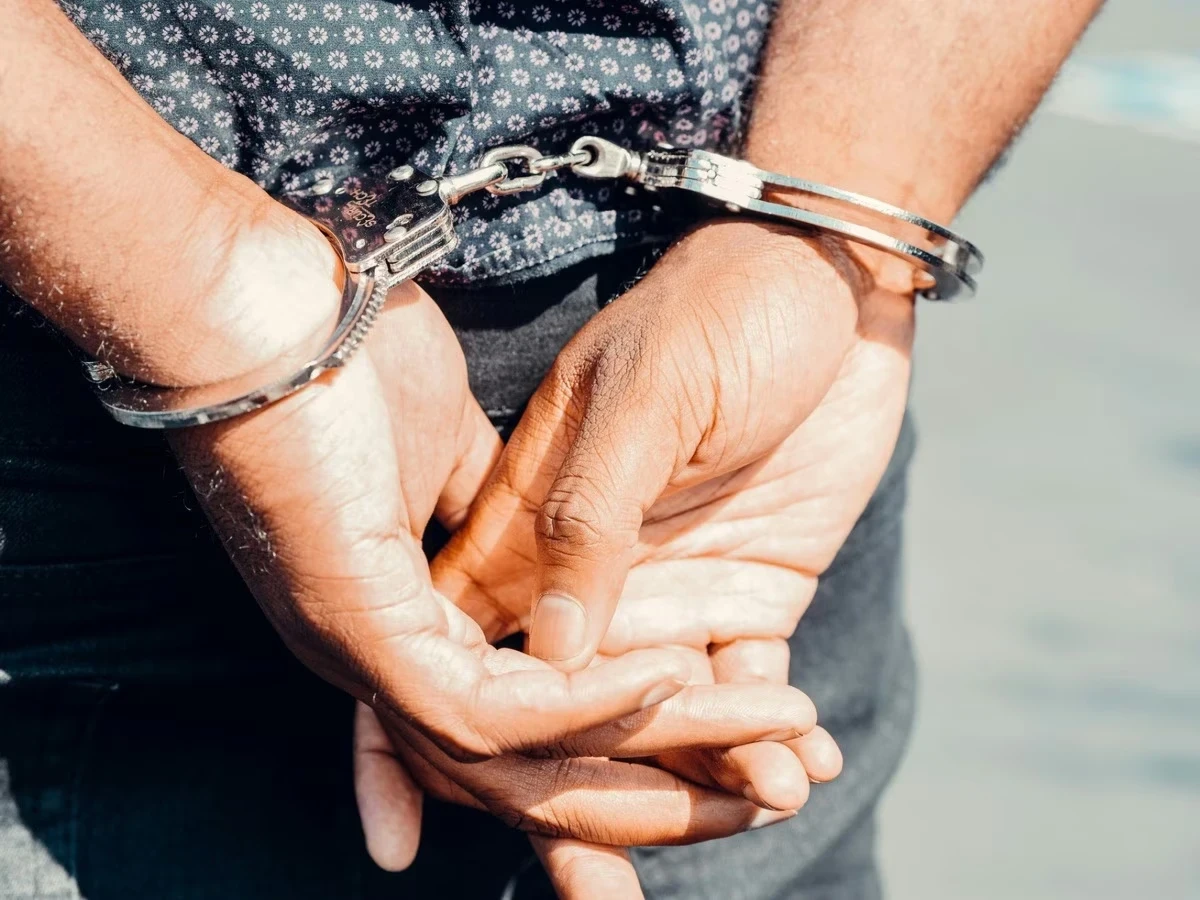 रायपुर पुलिस ने गुप्त सूचना के आधार पर झारखंड के सुजीत गैंग के शूटर विक्की शर्मा को गिरफ्तार किया। वह झारखंड में दर्ज अपराध में फरार था और रायपुर में छिपा हुआ था।