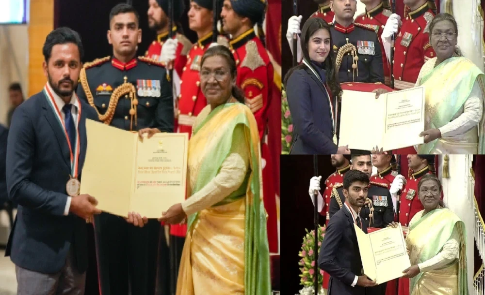 राष्ट्रपति द्रौपदी मुर्मू ने 2024 के खेल रत्न पुरस्कार से मनु भाकर, डी गुकेश और अन्य खिलाड़ियों को सम्मानित किया। मनु भाकर ने पेरिस ओलंपिक में दो पदक जीतने वाली पहली भारतीय महिला खिलाड़ी बनने का रिकॉर्ड बनाया।