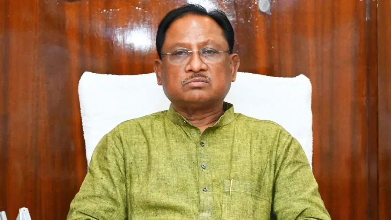 विष्णुदेव साय आज रायपुर और सारंगढ़-बिलाईगढ़ दौरे पर रहेंगे, जहां वे मंत्रालय में मन की बात सुनेंगे, कैबिनेट बैठक में शामिल होंगे और सारंगढ़-बिलाईगढ़ में विकास कार्यों का भूमिपूजन करेंगे।