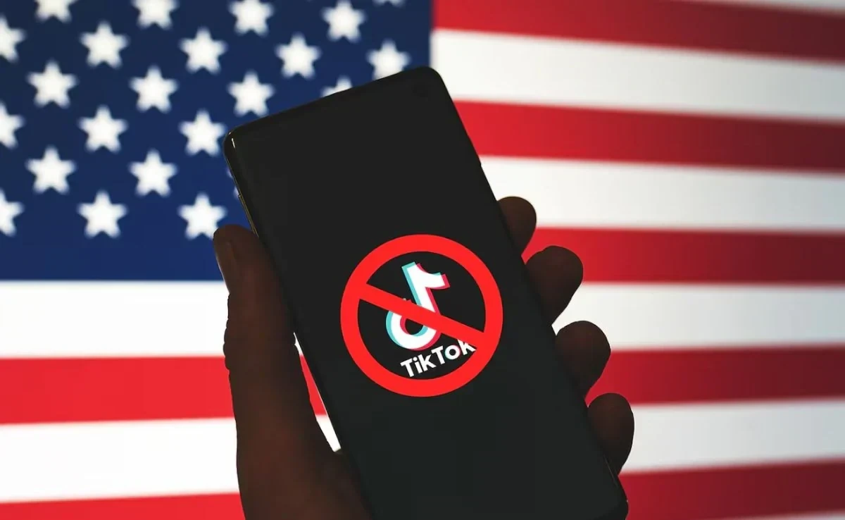 अमेरिका में TikTok पर बैन लागू होने से कुछ घंटे पहले कंपनी ने अपनी सर्विस बंद कर दी। 13 करोड़ यूजर्स को मैसेज के माध्यम से जानकारी दी गई कि अब ऐप का इस्तेमाल नहीं किया जा सकता।