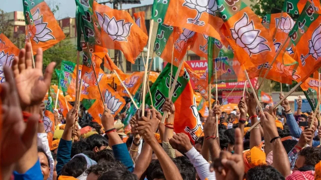 बीजेपी ने दिल्ली विधानसभा चुनाव के लिए अपना संकल्प पत्र का दूसरा हिस्सा जारी किया, जिसमें केंद्रीय मंत्री अनुराग ठाकुर ने AAP के घोटालों की जांच कराने का वादा किया और कहा कि मोदी की गारंटी के तहत हर वादा पूरा किया जाएगा।