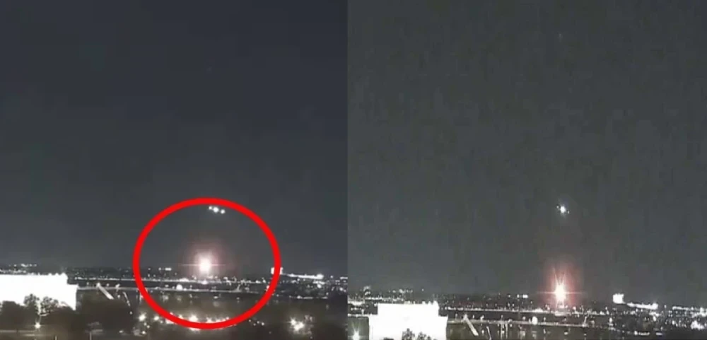 वॉशिंगटन डीसी में रीगन एयरपोर्ट के पास यात्री विमान और सैन्य हेलीकॉप्टर की टक्कर, विमान पोटोमैक नदी में गिरा, बचाव कार्य जारी।