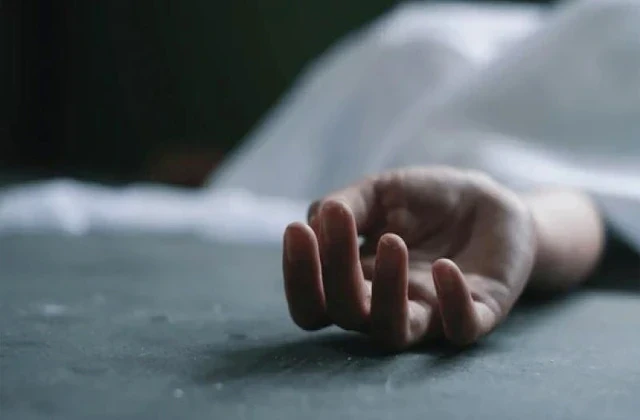 कर्नाटक के चामराजनगर में बस दुर्घटना, खिड़की से सिर बाहर निकालने पर महिला की दर्दनाक मौत।