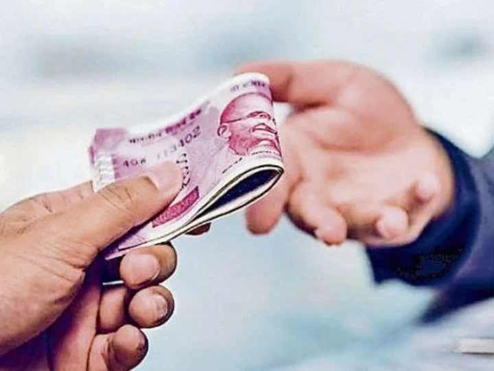 ASI Sanjay Singh arrested by Lokayukta police in Vidisha for accepting a bribe of Rs 3500.