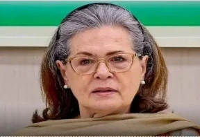 Controversy over Bechari: नई दिल्ली। Sonia Gandhi: बीजेपी सांसदों ने राष्ट्रपति द्रौपदी मुर्मू (Droupadi Murmu) को लेकर दिए गए कथित बयान पर नाराजगी जताते हुए विशेषाधिकार हनन का नोटिस दिया है। 31 जनवरी को कांग्रेस नेता सोनिया गांधी ने