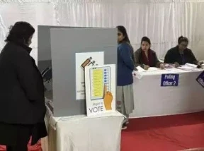 Delhi Assembly elections counting: दिल्ली विधानसभा चुनाव के लिए मतगणना की प्रक्रिया शनिवार सुबह 8 बजे शुरू होगी। कुछ घंटों में शुरुआती रुझान आने शुरु हो जाएंगे। दिल्ली विधानसभा चुनाव के लिए बुधवार यानी 5 फरवरी को 60.54 प्रतिशत मतदान हुआ