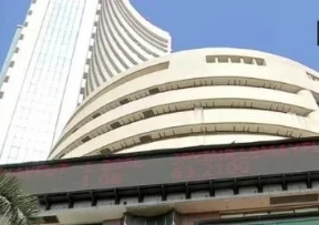 Indian Stock Market: एफपीआई का भारतीय शेयर बाजारों से निकासी का सिलसिला जारी है। अमेरिका द्वारा कनाडा, मेक्सिको और चीन जैसे देशों पर शुल्क लगाने की वजह से वैश्विक व्यापार को लेकर जो तनाव बना है उसके चलते विदेशी निवेशकों ने चालू महीने
