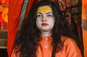 mamta kulkarni resigned mahamandleshwar post: बॉलीवुड एक्ट्रेस से साध्वी बनी ममता कुलकर्णी ने महामंडलेश्वर पद से इस्तीफा दे दिया है। उन्होंने इस बारे में अपनी इंस्टाग्राम पर एक वीडियो पोस्ट किया, जिसमें उन्होंने