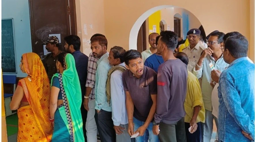 CG Nikay Chunav 2025 Voting