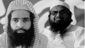 India most wanted terrorist: लश्कर-ए-तैयबा के खूंखार आतंकी और पॉलिटिकल चीफ मौलाना काशिफ अली की पाकिस्तान में हत्या कर दी गई है। जानकारी के अनुसार काशिफ अली को खैबर पख्तूनख्वा प्रांत के स्वाबी जिले में उसके ही घर के बाहर