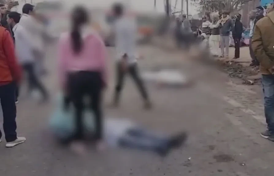 यात्रियों से भरी पिकअप को डंपर ने मारी टक्कर