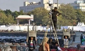 Delhi Chief Minister Oath ceremony: भारतीय जनता पार्टी के वरिष्ठ नेताओं ने मंगलवार को यहां रामलीला मैदान में दिल्ली की नई सरकार के शपथ-ग्रहण के लिए हो रहीं तैयारियों का निरीक्षण किया। बीजेपी नेताओं ने कहा कि 25 साल से अधिक