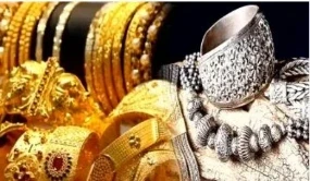 Gold Silver Price Today: दिल्ली सराफा बाजार में बुधवार 19 फरवरी को सोने का भाव 900 रुपए चढ़कर 89,400 रुपए प्रति 10 ग्राम के रिकॉर्ड स्तर पर पहुंच गया। चांदी की कीमत भी 600 रुपए चमककर 99,600 रुपए प्रति किलोग्राम हो