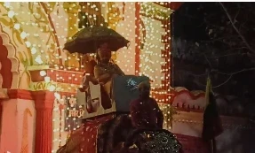 Maharaja Kamalchandra Bhanjdev royal procession: छत्तीसगढ़ के बस्तर राजपरिवार में महाराजा प्रवीर चंद्र भंजदेव के लिए चर्चित बस्तर राजमहल में पूरे 107 साल बाद गद्दी पर आसीन किसी राजा की शादी होने जा रही है। यहां पिछली शादी साल 1918 में रुद्रप्रताप