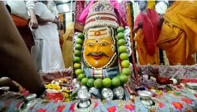 Maha Shivratri Ujjain Mahakal 2025: उज्जैन के प्रसिद्ध ज्योतिर्लिंग महाकालेश्वर मंदिर में महाशिवरात्रि पर्व को लेंकर उत्साह का माहौल है। महाकाल मंदिर में महाशिवरात्रि के लिए मंगलवार-बुधवार की दरमियानी रात 2.30 बजे मंदिर के पट खुलेंगे।