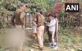 Murder: हरियाणा के रोहतक में एक महिला कांग्रेस कार्यकर्ता का शव एक सूटकेस में ठूंसा हुआ पाया गया।कांग्रेस विधायक भरत भूषण बत्रा ने आरोप लगाया कि मृतका कांग्रेस कार्यकर्ता हिमानी नरवाल थीं। उन्होंने कहा कि हिमानी ने भारत जोड़ो यात्रा के