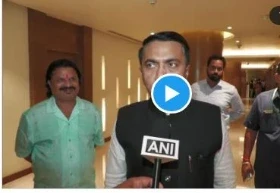 BCCI: गोवा क्रिकेट एसोसिएशन के सचिव रोहन देसाई को सर्वसम्मति से बीसीसीआई का नया संयुक्त सचिव चुना गया। गोवा के सीएम प्रमोद सावंत का कहना है, रोहन देसाई का बीसीसीआई के नए संयुक्त सचिव के रूप में चुना जाना