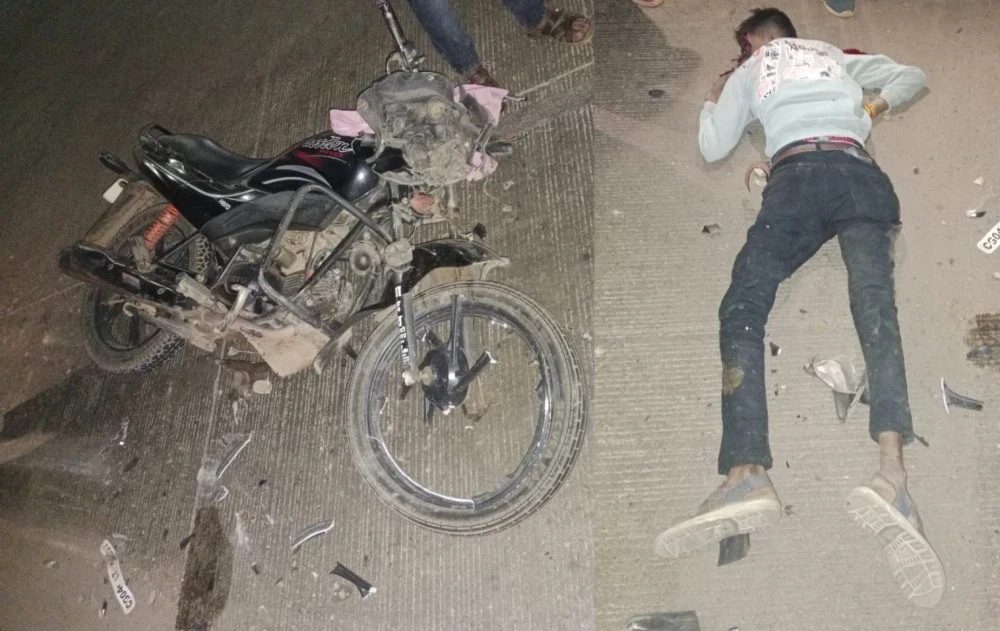 अभनपुर में भीषण सड़क हादसा
