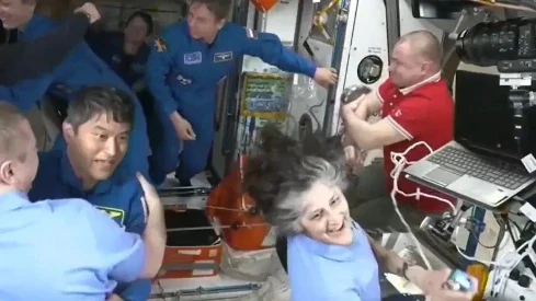 न्यूयॉर्क। NASA-SpaceX की क्रू-10 की टीम इंटरनेशनल स्पेस स्टेशन पहुंच चुकी है, सुनीता और बुच बहुत जल्द धरती पर वापस लौटेंगे। सुनीता और बुच को वापस लाने वाले NASA-SpaceX के इस मिशन को क्रू-10 नाम दिया