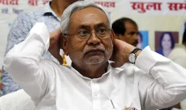 Chief Minister Nitish Kumar: मुख्यमंत्री नीतीश कुमार पर पटना में एक कार्यक्रम के दौरान राष्ट्रगान का अनादर करने के आरोप के मामले में मुजफ्फरपुर की एक अदालत में याचिका दायर की गई है। इस याचिका पर अदालत ने मामले की सुनवाई आज