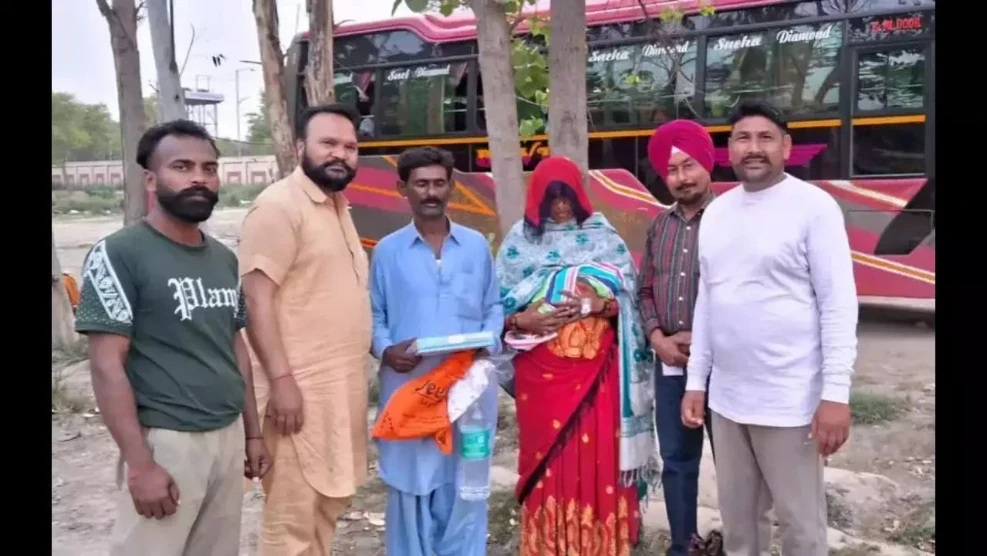 attari-border-pakistani-woman-gave-birth-to-baby-name-bharti: भारत-पाकिस्तान बॉर्डर पर पाकिस्तान के सिंध प्रांत से भारत आई एक महिला ने अटारी बॉर्डर पर बच्ची को जन्म दिया। 159 हिंदू प्रवासियों का जत्था सिंध से वाघा-अटारी बॉर्डर के रास्ते