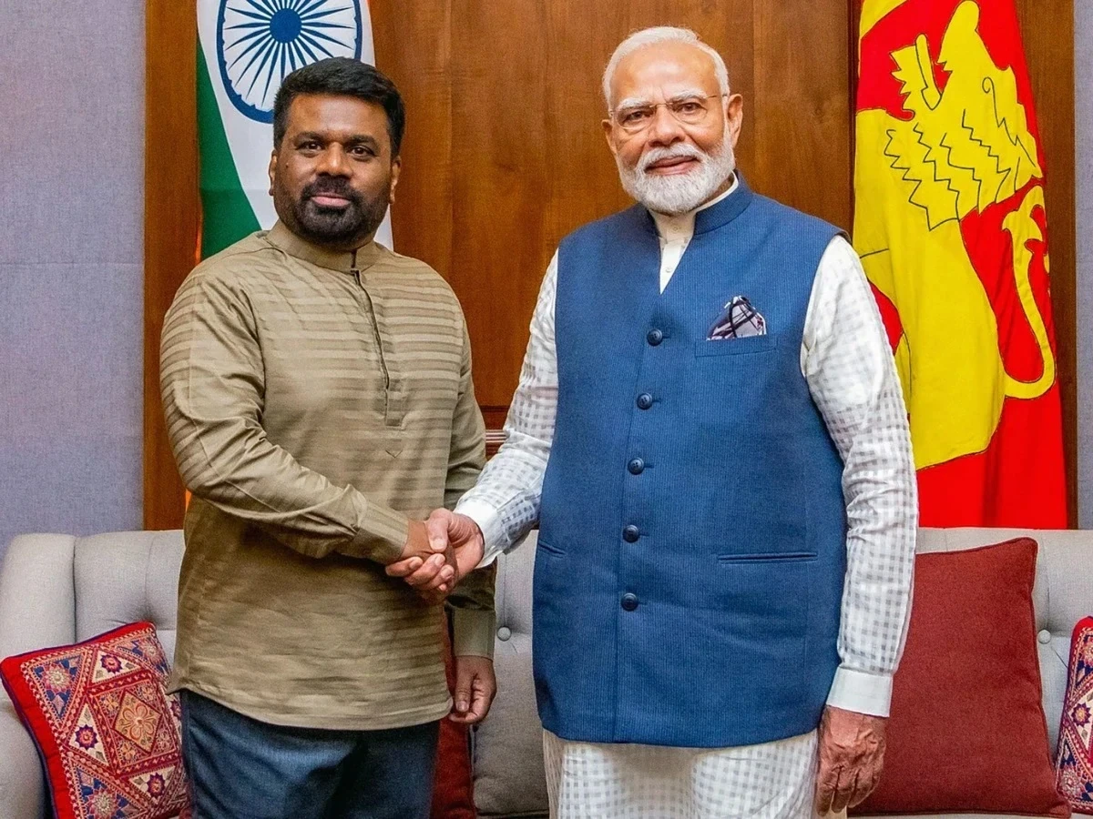PM Modi Sri Lanka visit: श्रीलंका ने भारत के प्रधानमंत्री नरेंद्र मोदी को ‘मित्र विभूषण’ मेडल से सम्मानित किया है। यह सम्मान उन्हें दोनों देशों के बीच द्विपक्षीय संबंधों को मजबूत करने और साझा सांस्कृतिक विरासत