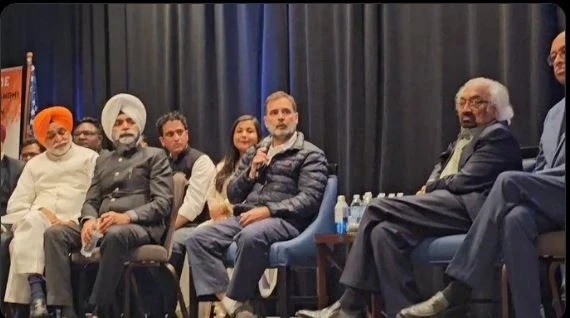 Rahul Gandhi In Brown University: न्यूयॉर्क/नई दिल्ली। लोकसभा में विपक्ष के नेता और कांग्रेस सांसद राहुल गांधी अमेरिकी दौरे पर हैं। यहां ब्राउन यूनिवर्सिटी के छात्रों के साथ एक सेशन में उन्होंने पिछले साल हुए महाराष्ट्र चुनाव का मुद्दा