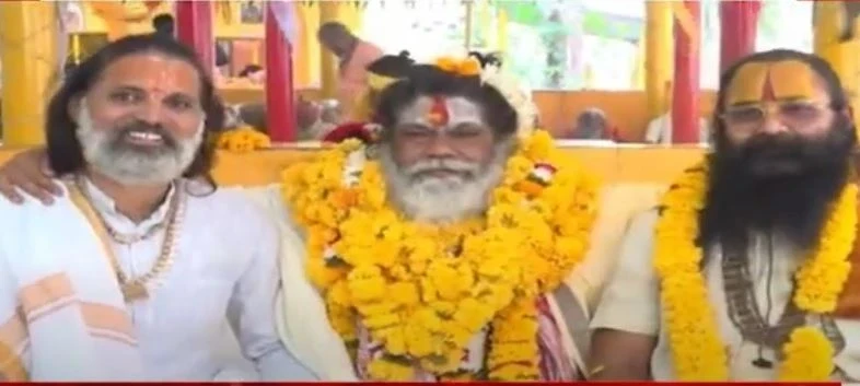 Aryavarta Shatdarshan Sadhu Mandal: भोपाल। मध्यप्रदेश की राजधानी भोपाल में सोमवार को आयोजित आर्यावर्त षट्दर्शन साधु मंडल-भारत की बैठक में महंत रामभूषण दास महाराज को सर्वसम्मति से संगठन का राष्ट्रीय अध्यक्ष चुना गया।