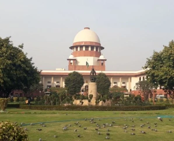 Supreme Court: नई दिल्ली। सुप्रीम कोर्ट में आज वक्फ (Waqf Amendment Act 2025) अधिनियम, 2025 की वैधता को चुनौती देने वाली याचिकाओं पर आज 20 मई को सुनवाई होगी। कोर्ट ने कहा था कि वह अंतरिम राहत पर विचार