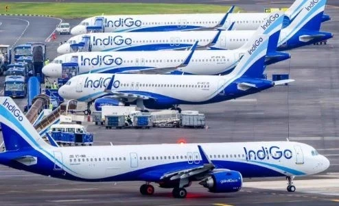 Indigo flight: कोलकाता/रांची। कोलकाता से पटना के लिए रवाना हुए इंडिगो के एक विमान को टायर में खराबी की वजह से रांची के बिरसा मुंडा हवाई अड्डे पर उतारा गया। बताया जा रहा है कि लैंडिंग के बाद की गई जांच में टायर में पंचर
