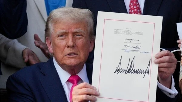 Trump Sign Tariff Letter