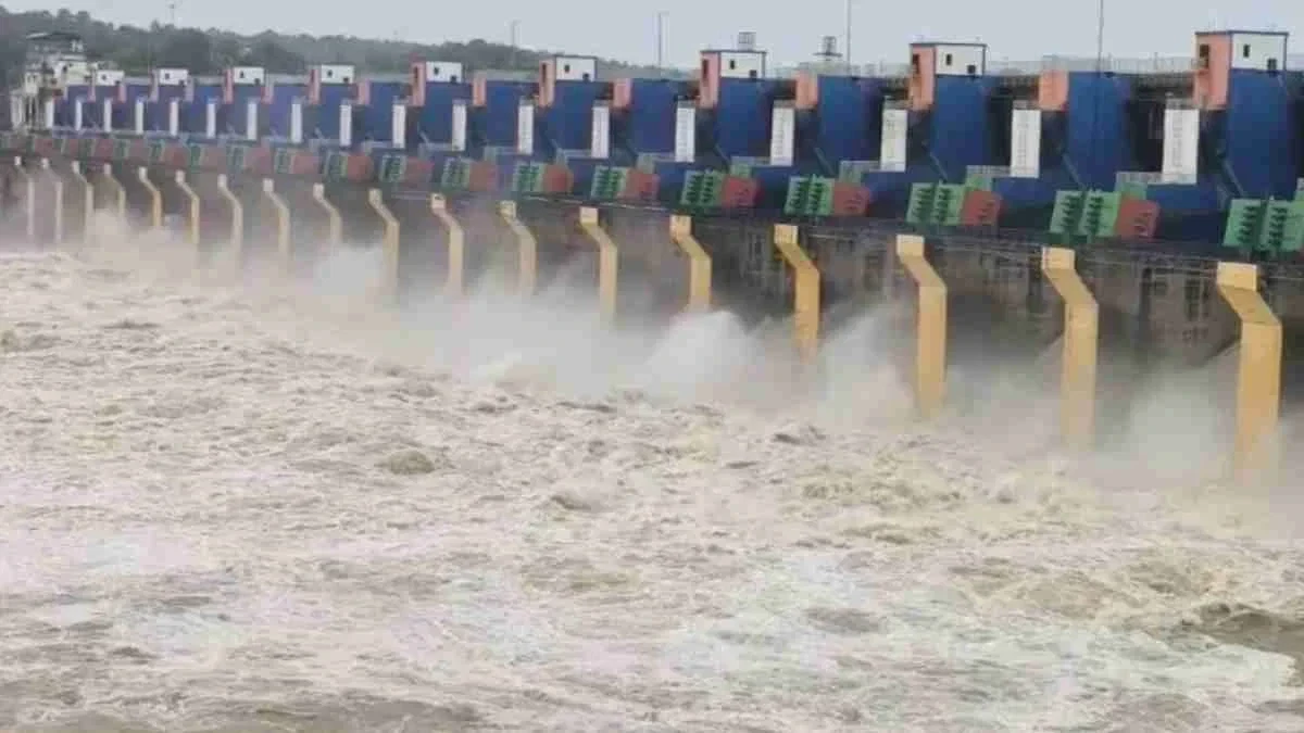 मां नर्मदा का उग्र रूप, ओंकारेश्वर बांध से पानी छोड़ा गया