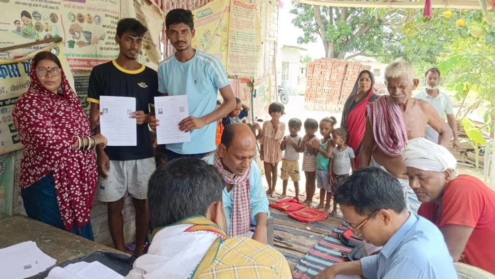 पटना: SIR के बाद बिहार वोटर लिस्ट से 65.64 लाख नाम कटने पर चर्चा।