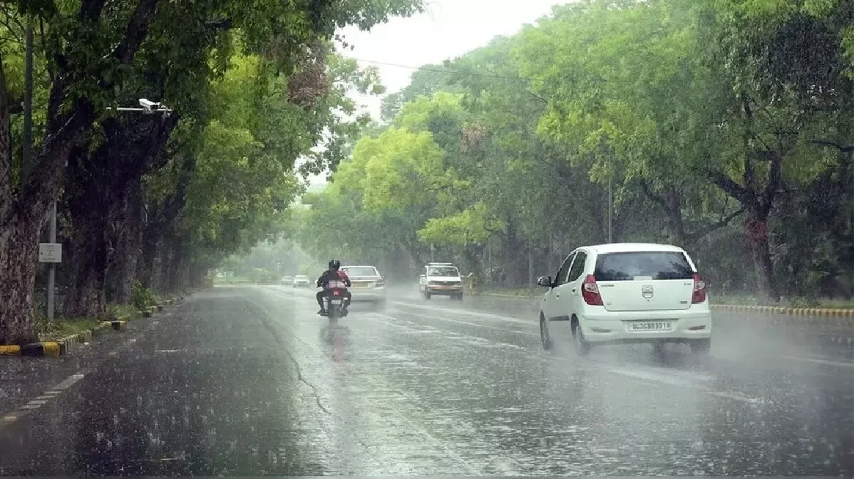 रायपुर: छग में गरज-चमक के साथ बारिश, यलो अलर्ट का दृश्य।