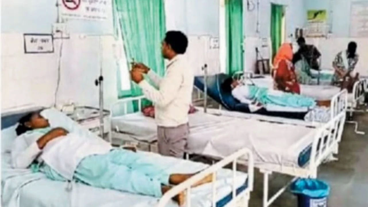 बेमेतरा के शासकीय हाई स्कूल में छात्राओं के असामान्य व्यवहार से अफरा-तफरी, नवागढ़ अस्पताल में उपचार।