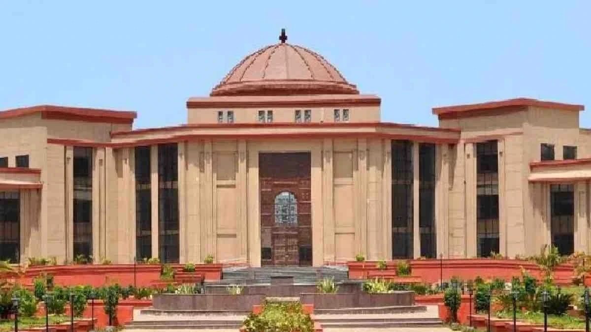 सड़कों पर रील्स, छत्तीसगढ़ हाईकोर्ट, कड़ी कार्रवाई, सोशल मीडिया रील्स, ट्रैफिक सुरक्षा, स्टंटबाजी, रायपुर न्यूज़, कानून व्यवस्था, CG न्यूज़, सार्वजनिक सड़क, Reels on Roads, Chhattisgarh High Court, Traffic Safety, Social Media Reels, Legal Action