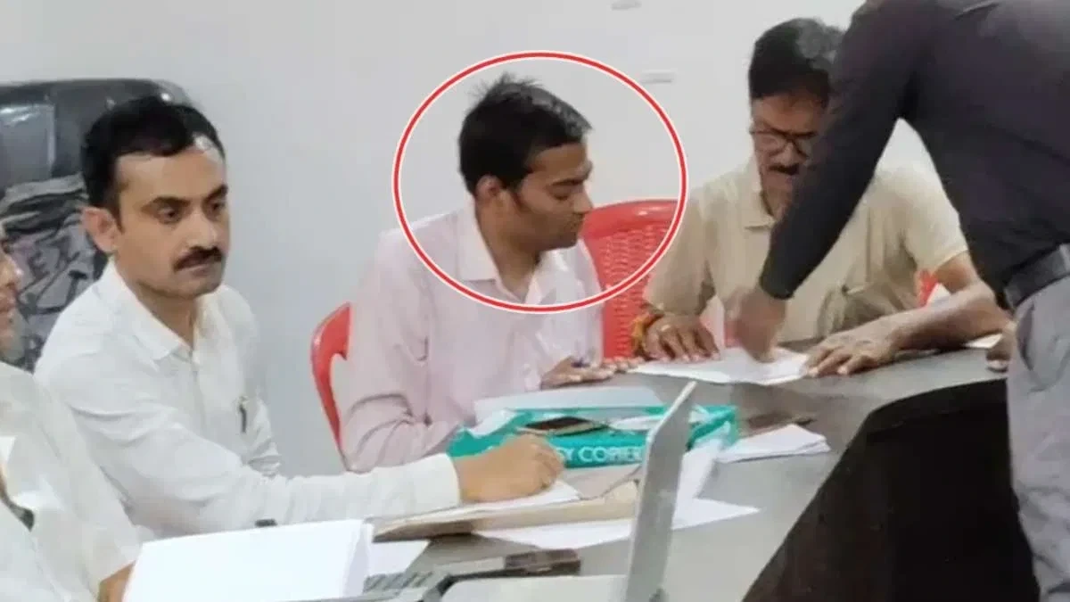 छतरपुर में संबल योजना रिश्वत: लिपिक मुकेश वर्मा लोकायुक्त द्वारा गिरफ्तार