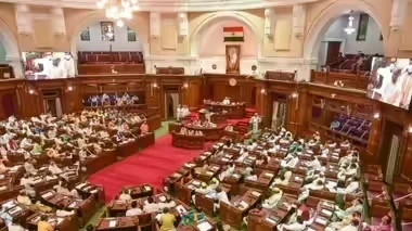 UP CM Yogi Adityanath addressing the 2025 Vidhansabha session in Lucknow, discussing 'Developed Uttar Pradesh' vision.