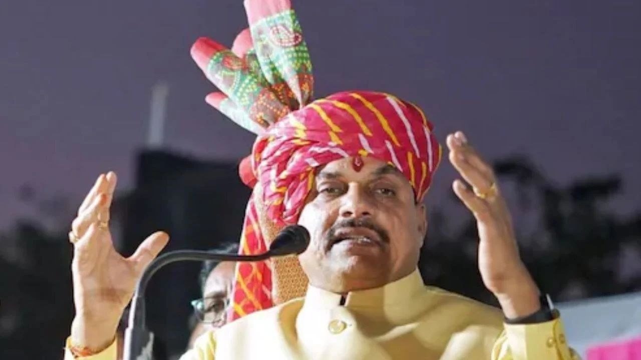 CM Dr. Mohan Yadav addressing Independence Day 2025 event in Bhopal, announcing 500 rail overbridges and development plans.