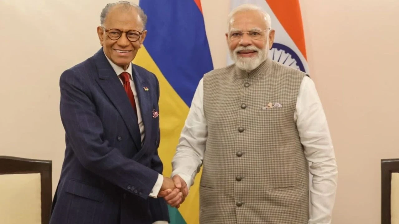 PM Modi Met Mauritius PM
