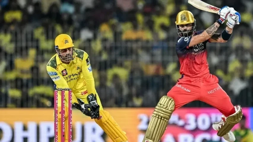 RCB vs CSK IPL 2026 मैच में बेंगलुरु के चिन्नास्वामी स्टेडियम में खेलते खिलाड़ी