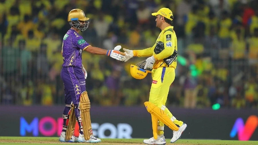 चेपॉक स्टेडियम में CSK vs KKR मैच के दौरान खिलाड़ियों का दृश्य