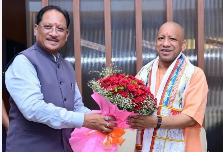 CG News, CM Yogi Adityanath arrives in Raipur , Central Zonal Council, CM Vishnudeo Sai extends welcome